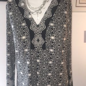 Chicos dress in black & white!